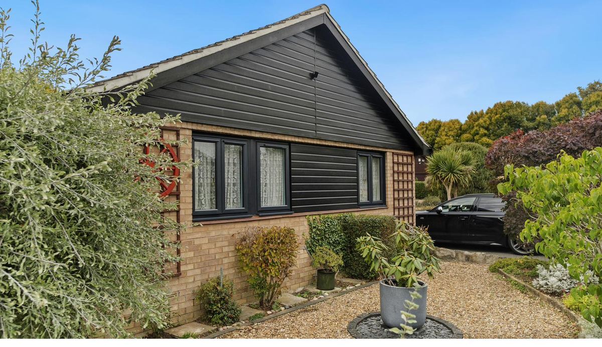 Full uPVC refit in anthracite on a Wisbech bungalow
